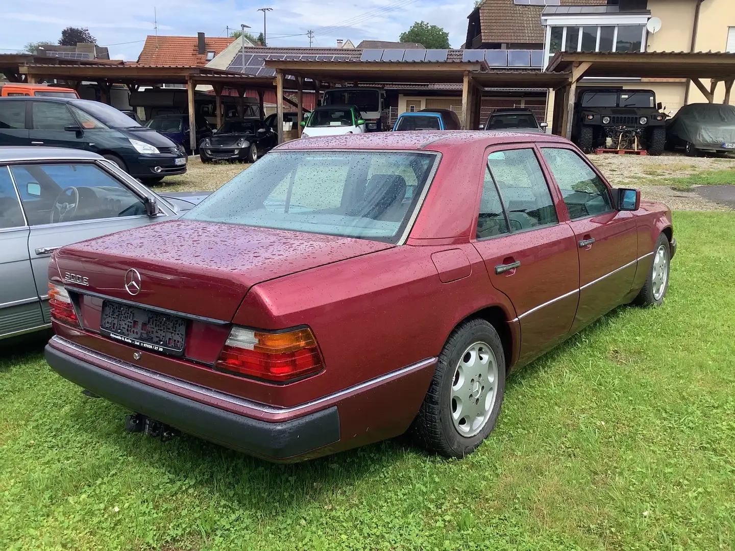 Mercedes-Benz E 300 W124  Oldtimer Rot - 2