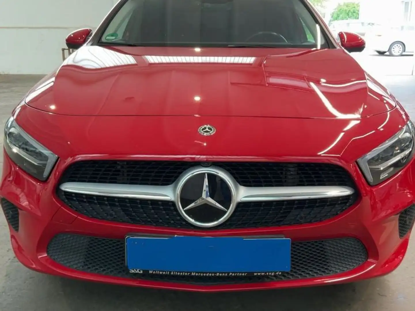 Mercedes-Benz A 180 A 180 d 7G-DCT Rot - 1