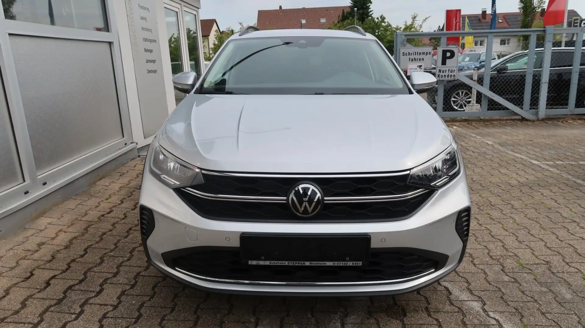 Volkswagen Taigo 1,0 TSI Life +Navi +APP +LED +SHZ + RFK Silber - 2