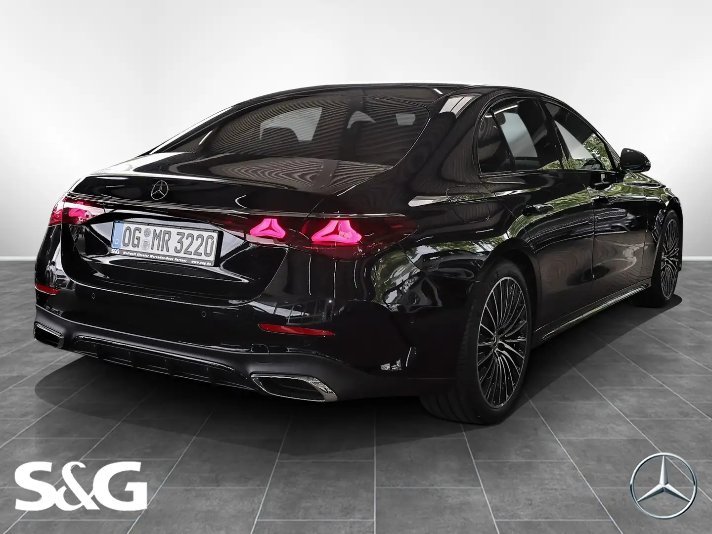 Mercedes-Benz E 220 d AMG MBUX+360°+DIG-LED+Pano+AHK+Night+DAB Black - 2