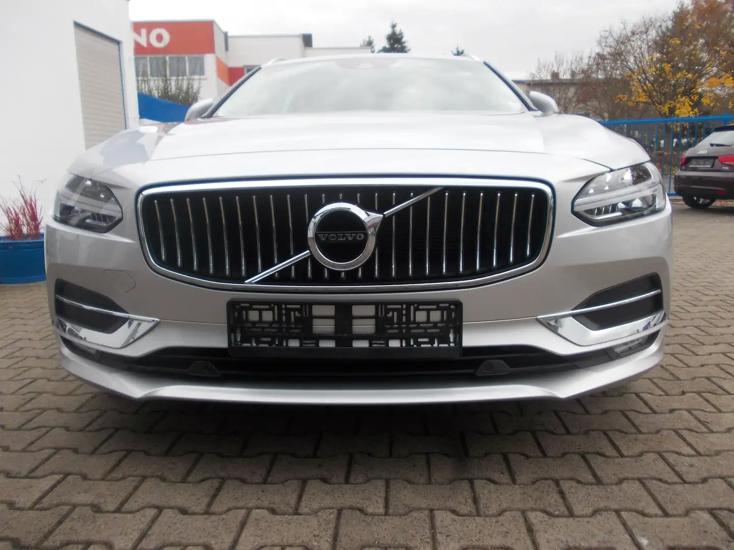 Volvo V90 Inscription, LEDER, LED, KAMERA, 1. HAND, NAVI Silber - 2