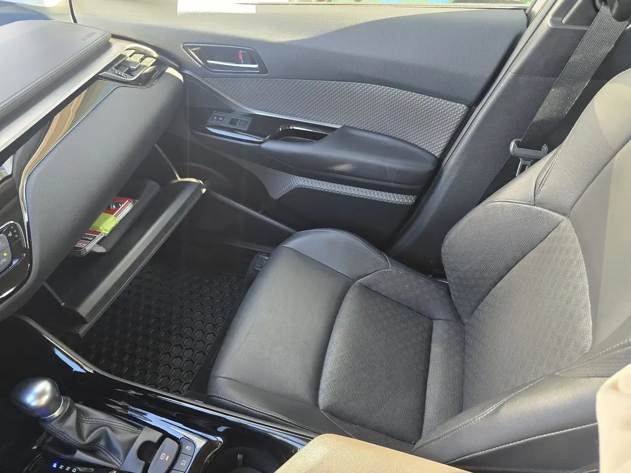 Toyota C-HR снимка Toyota C-HR