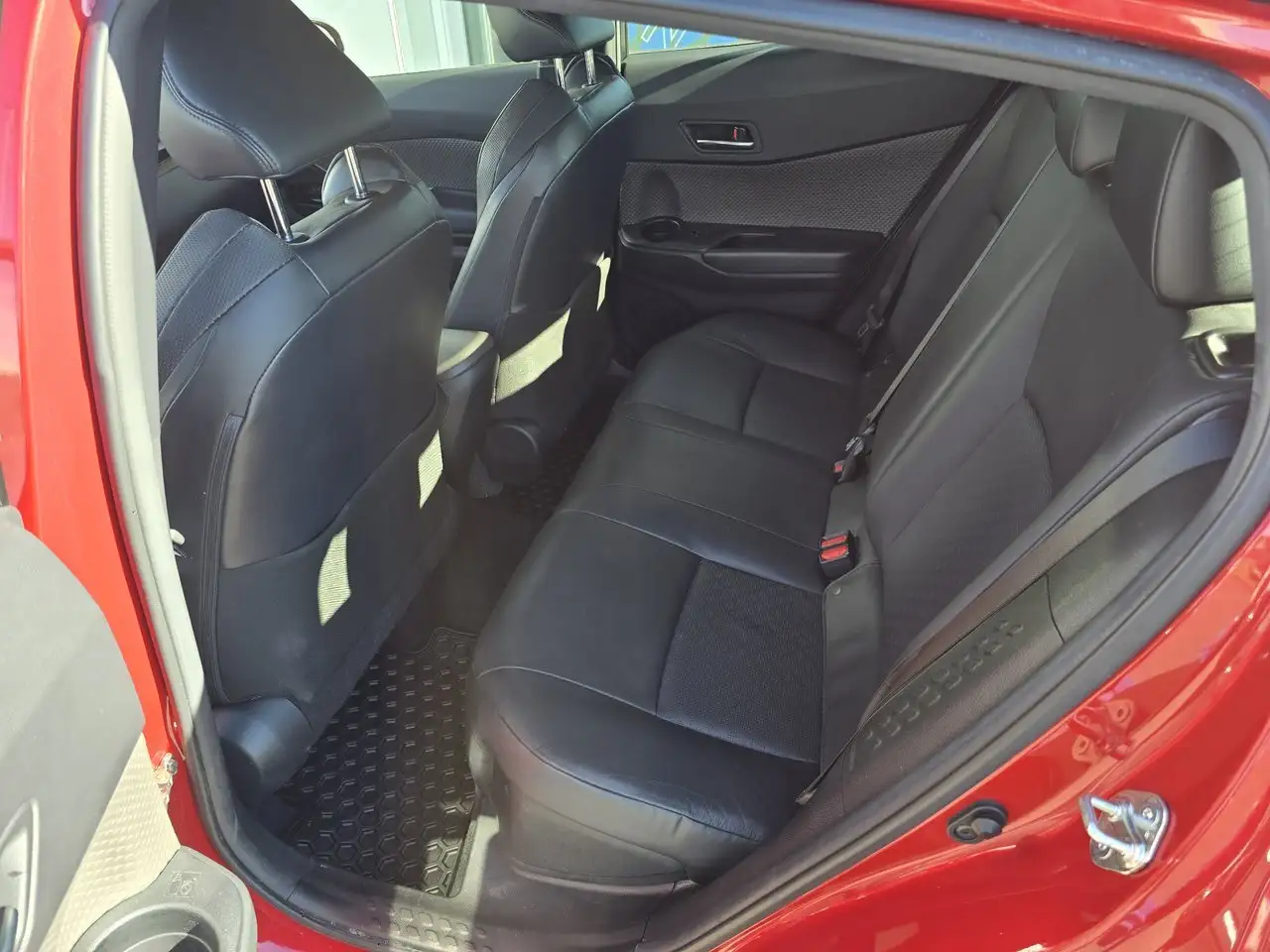 Toyota C-HR снимка Toyota C-HR