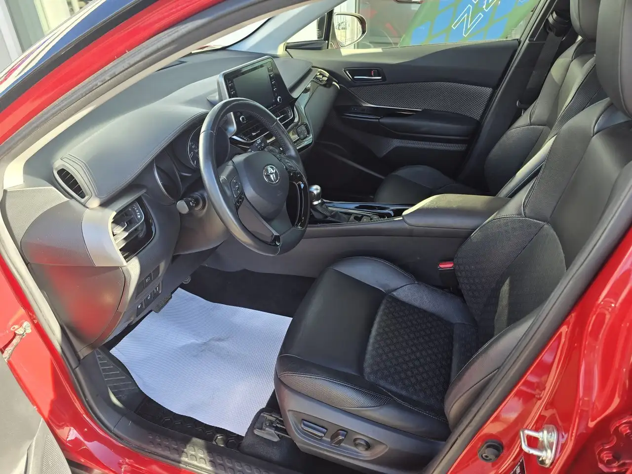 Toyota C-HR снимка Toyota C-HR