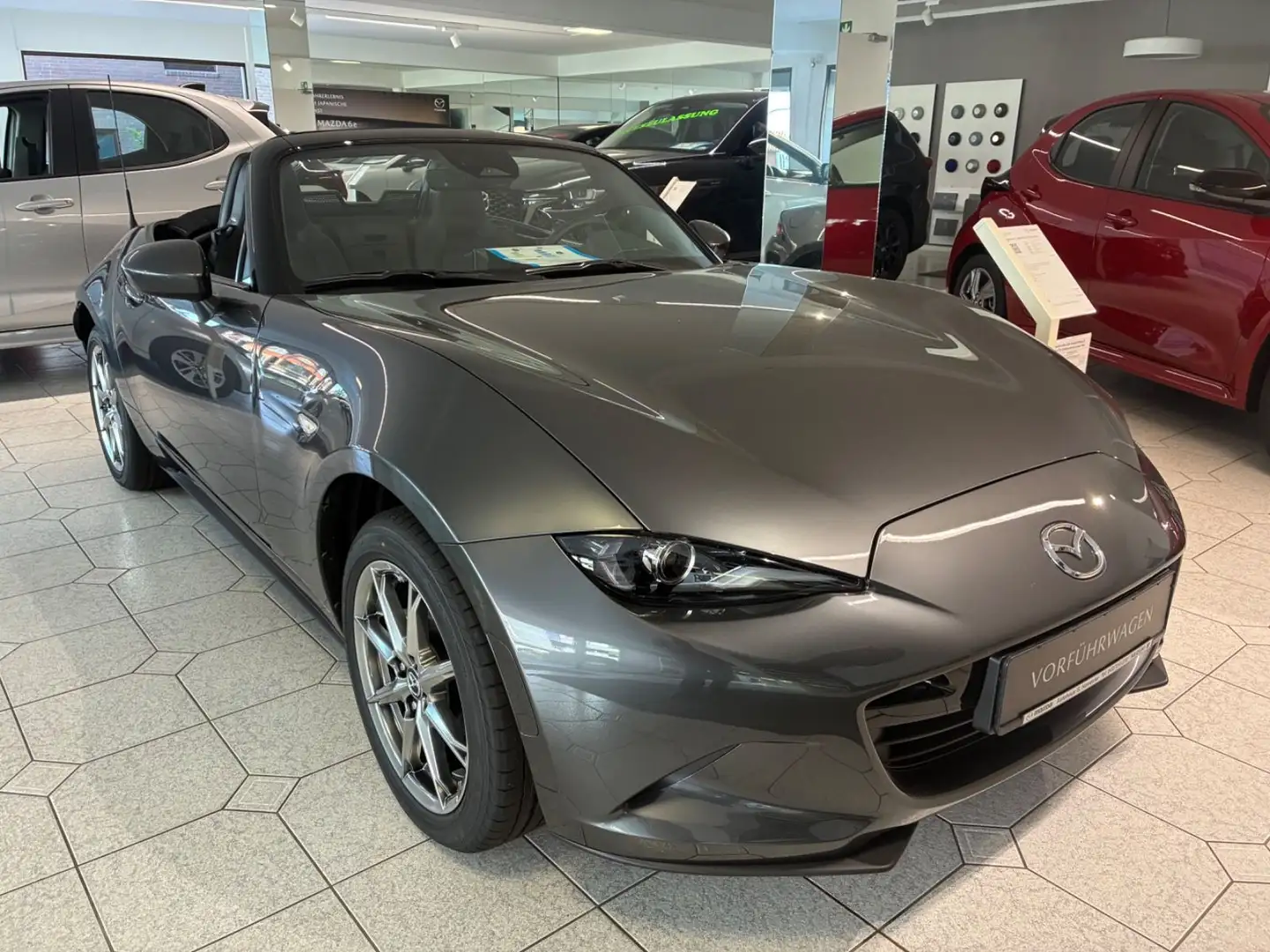 Mazda MX-5 SKYACTIV-G 132 Exclusive-Line Grijs - 1