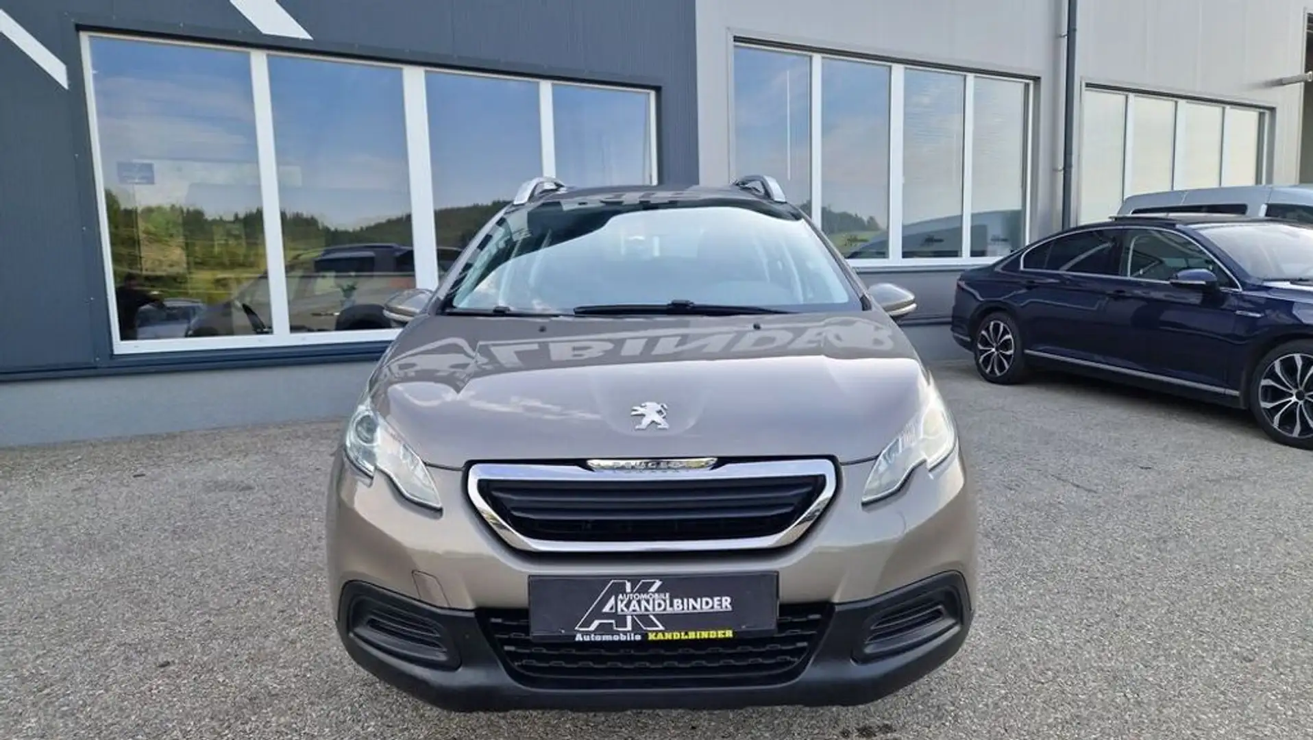 Peugeot 2008 VTi Active Grau - 2