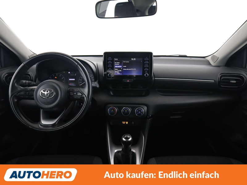 Toyota Yaris 1.0 Active — photo 12