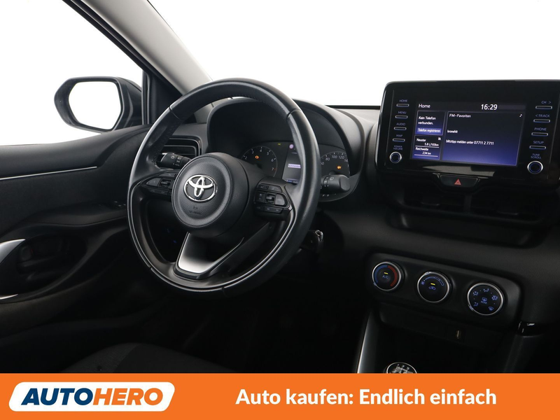 Toyota Yaris 1.0 Active — photo 13