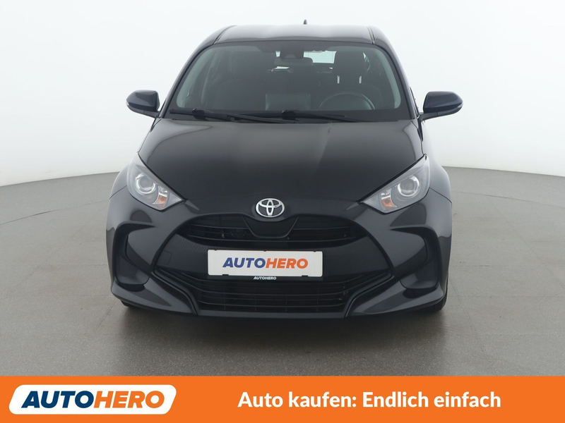 Toyota Yaris 1.0 Active — photo 9