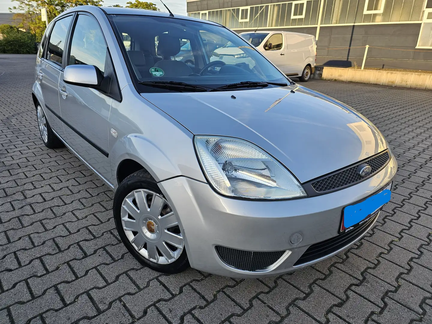 Ford Fiesta Fiesta  5-Türer 1.3 Ambiente,Klima,Tüv 01/27 Silber - 2