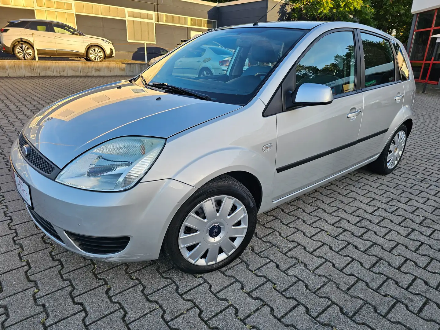 Ford Fiesta Fiesta  5-Türer 1.3 Ambiente,Klima,Tüv 01/27 Silber - 1