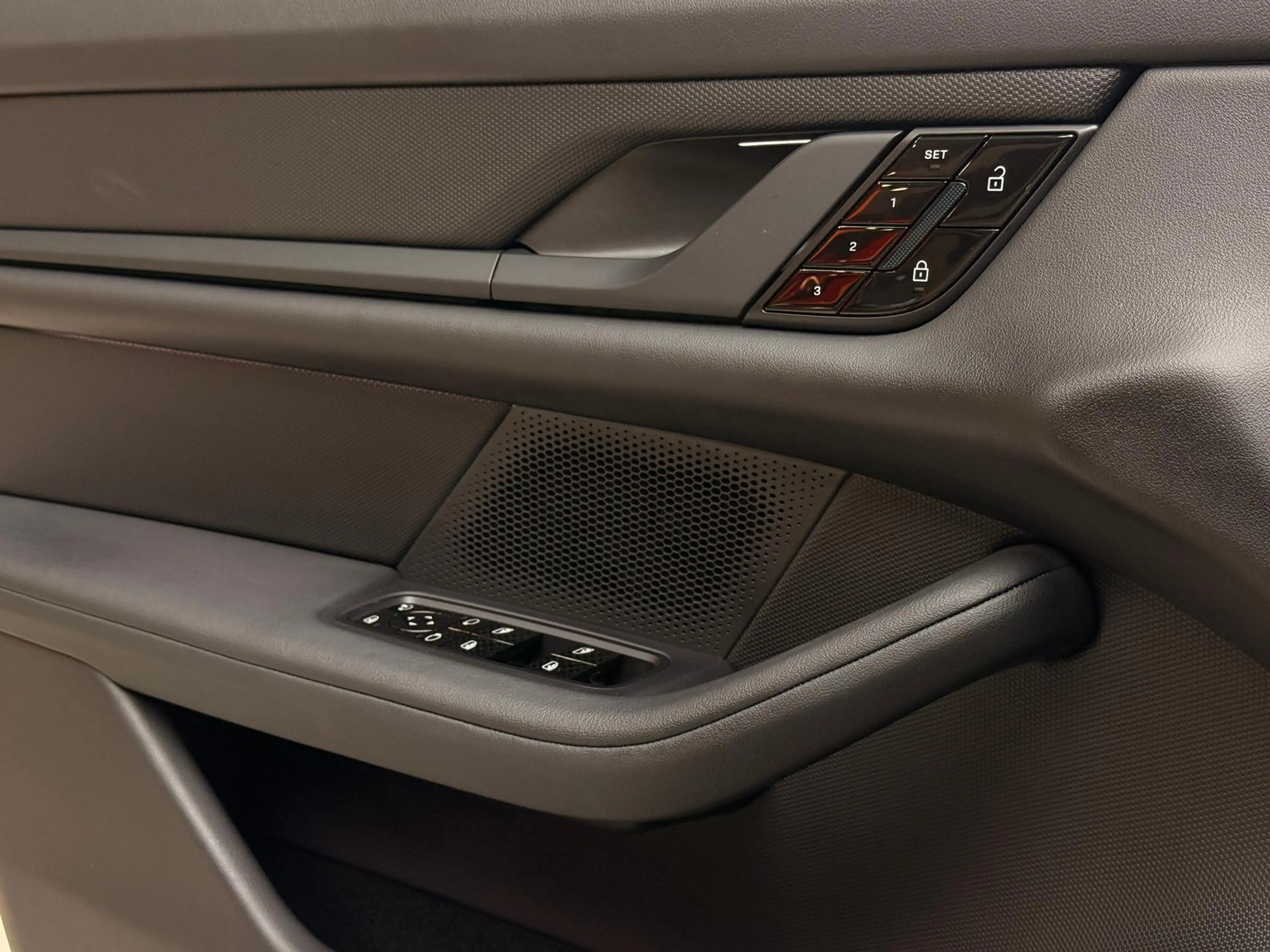Porsche Taycan 4S Pano|Nachtsicht|innoDrive|Komfortzuga. — photo 10