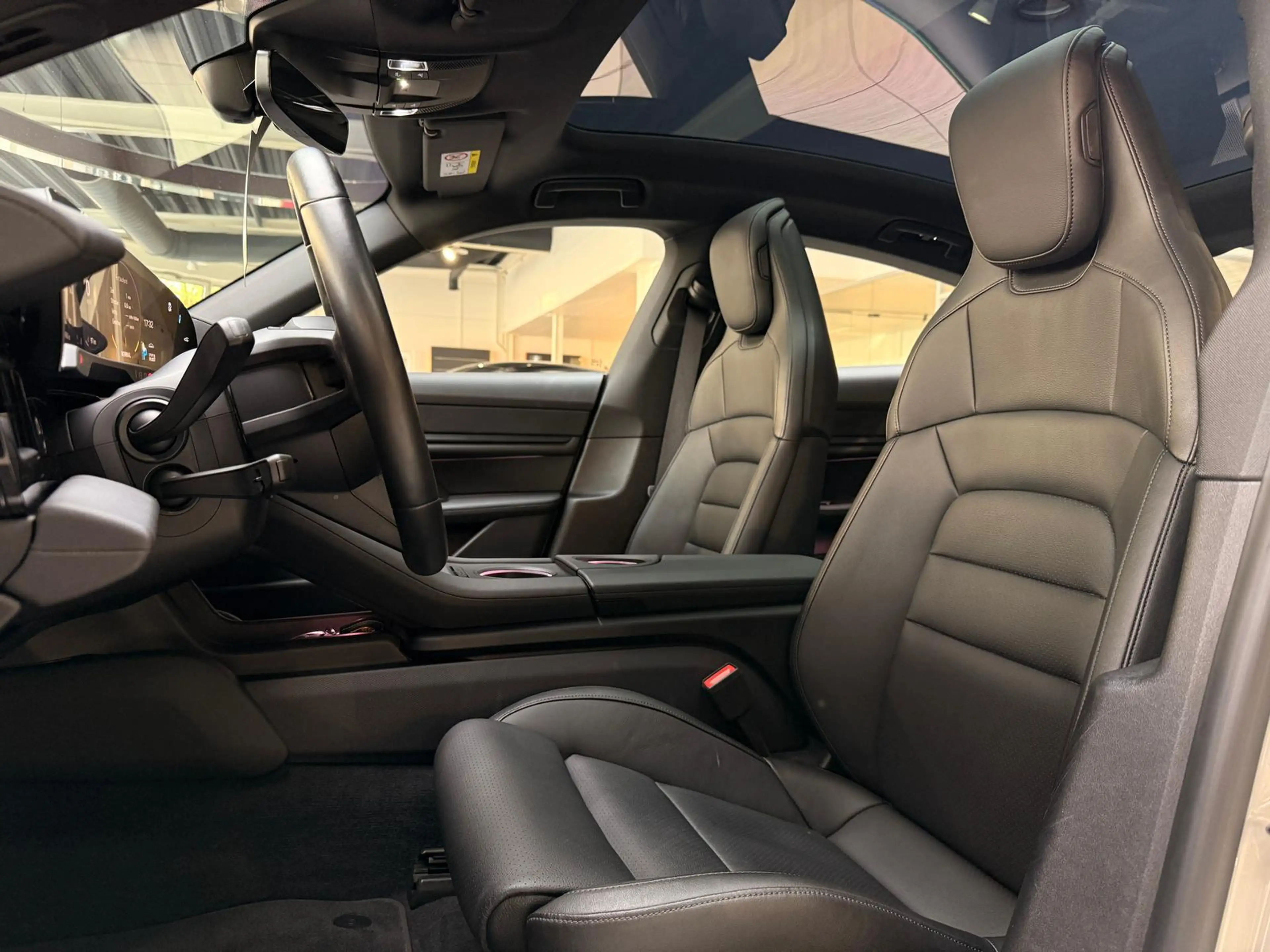 Porsche Taycan 4S Pano|Nachtsicht|innoDrive|Komfortzuga. — photo 13