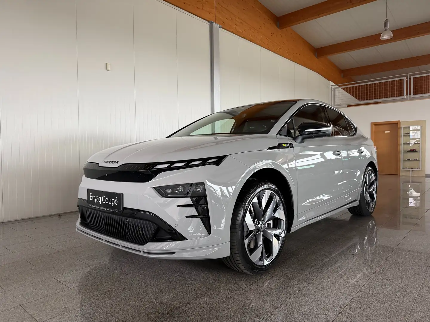 Skoda Enyaq RS Lounge Grau - 2
