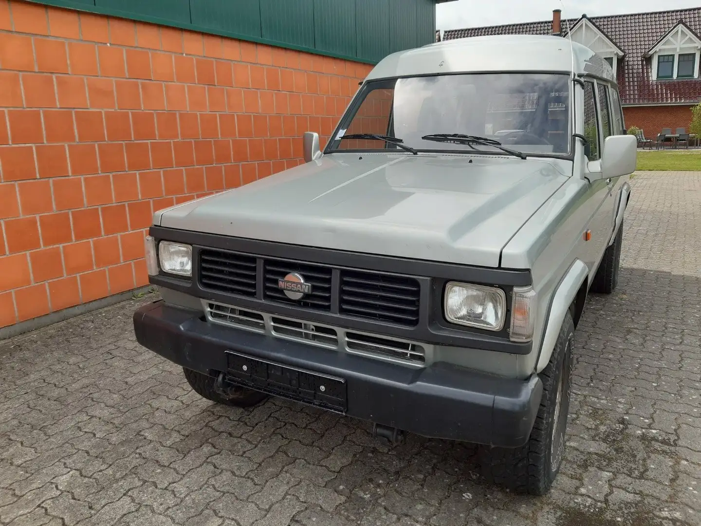 Nissan Patrol 2,8 Diesel- lang erst 109000 KM. Silber - 2