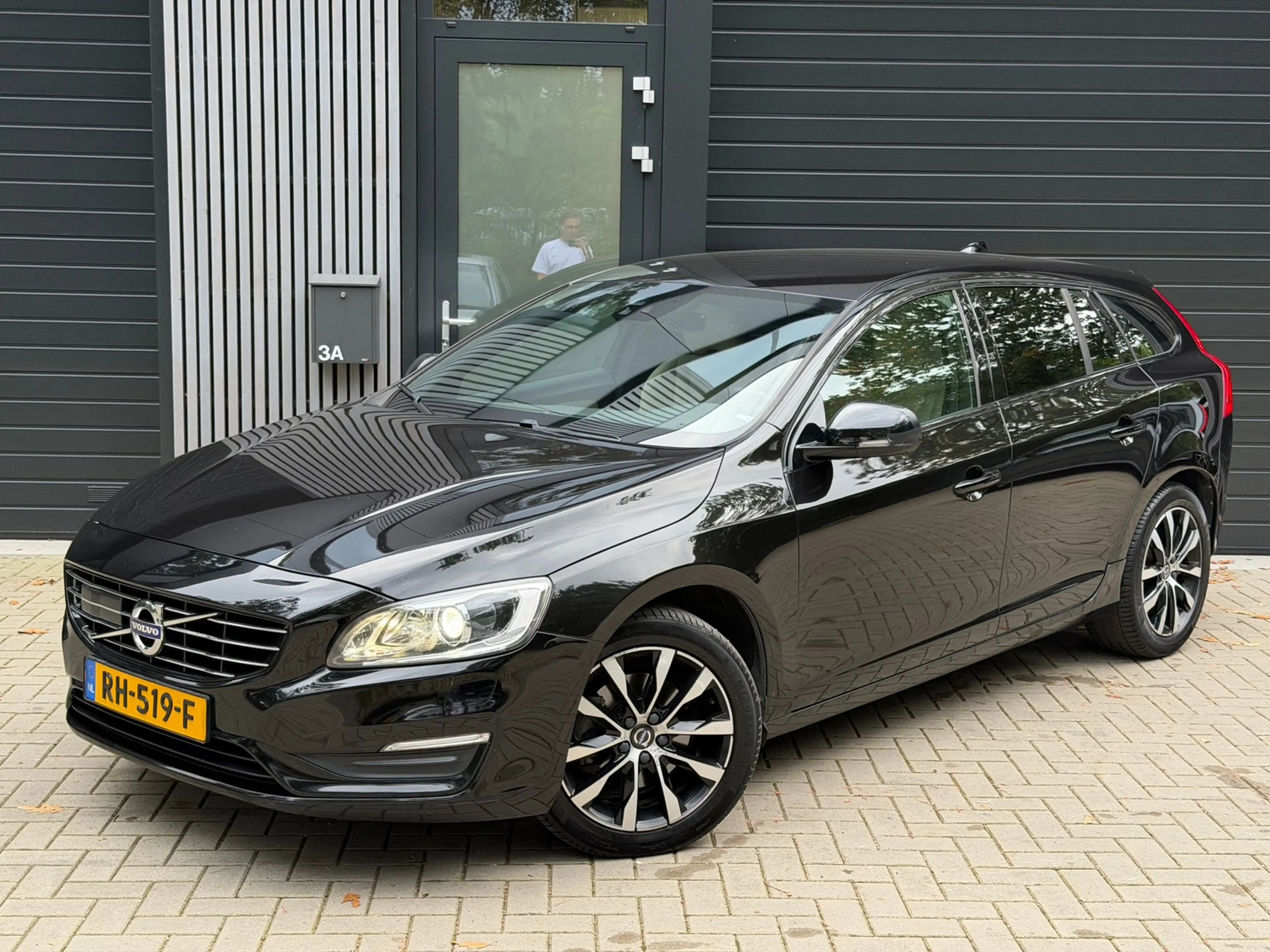 Volvo V60 1.5 T3 Polar+ Dynamic — photo 3