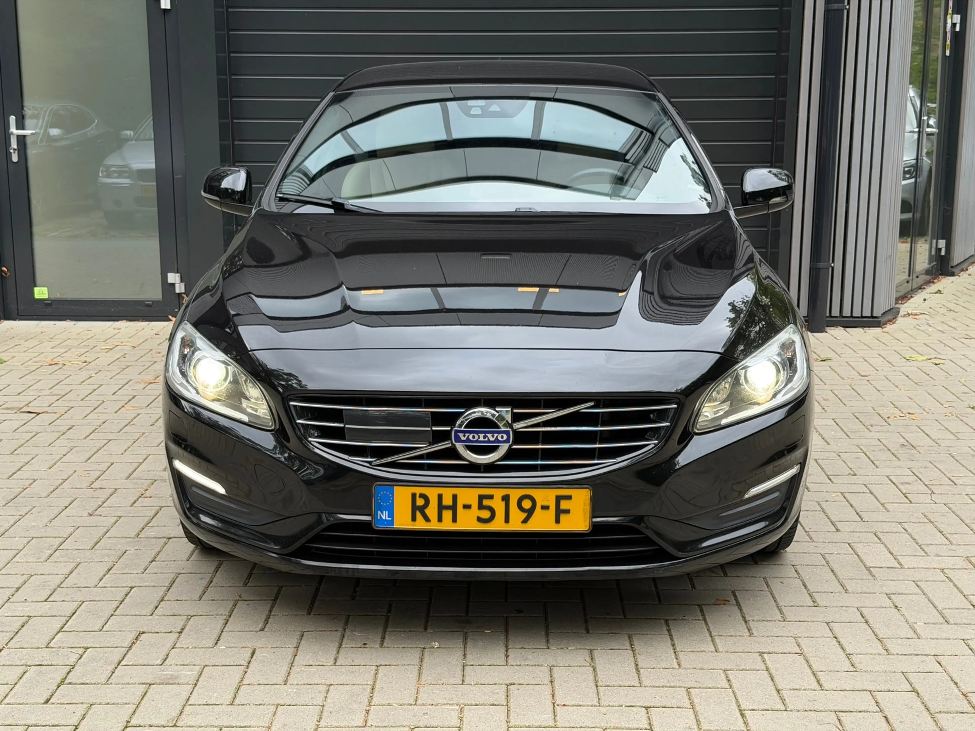 Volvo V60 1.5 T3 Polar+ Dynamic — photo 2