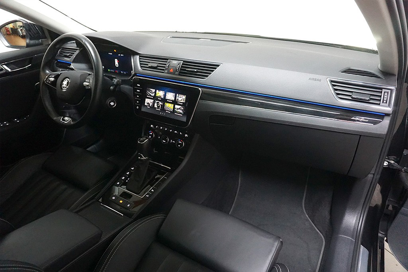 Skoda Superb 1.4eTSI iV L&K Virtual VOLL — photo 8