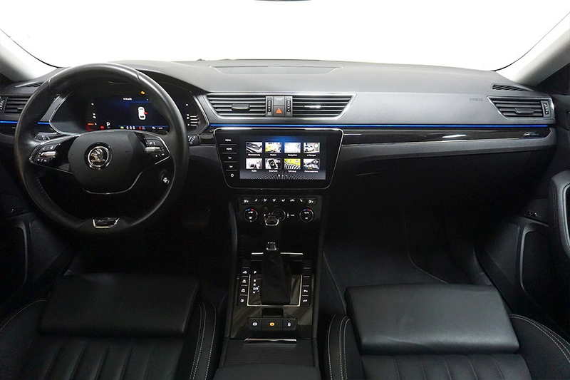 Skoda Superb 1.4eTSI iV L&K Virtual VOLL — photo 11