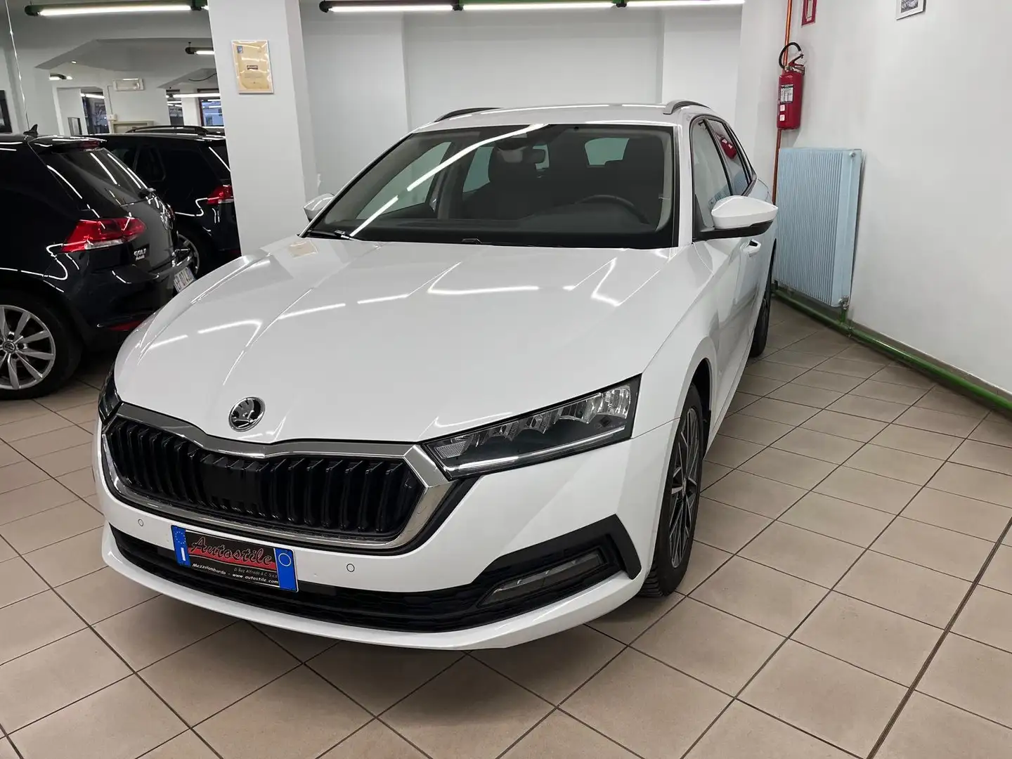 Skoda Octavia WAGON 2.0 TDI 110 kW (150 CV) DSG EXECUTIVE Bianco - 2