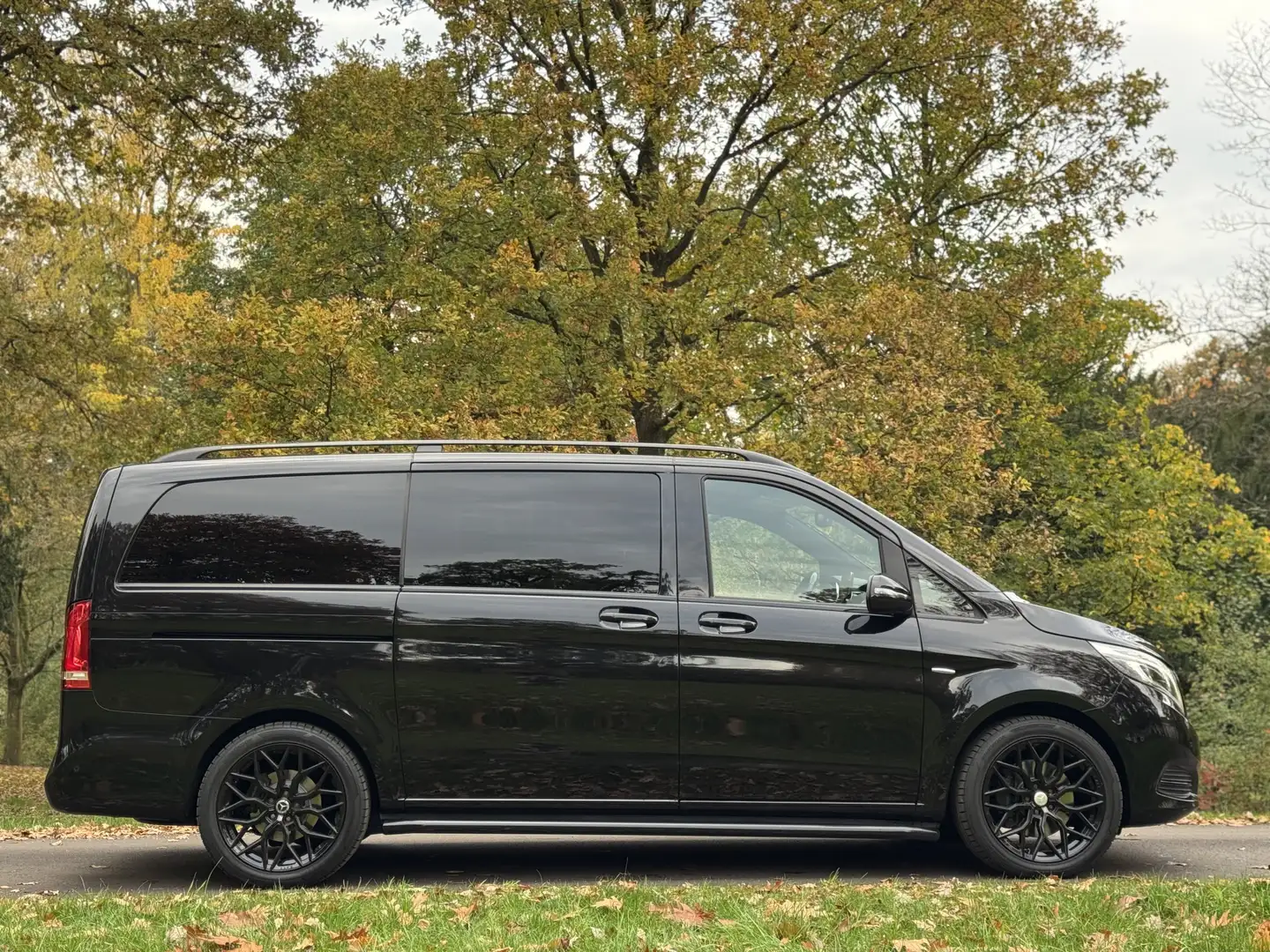 Mercedes-Benz V 250 250d Lang DC Avantgarde Burmester 360 Zwart - 2
