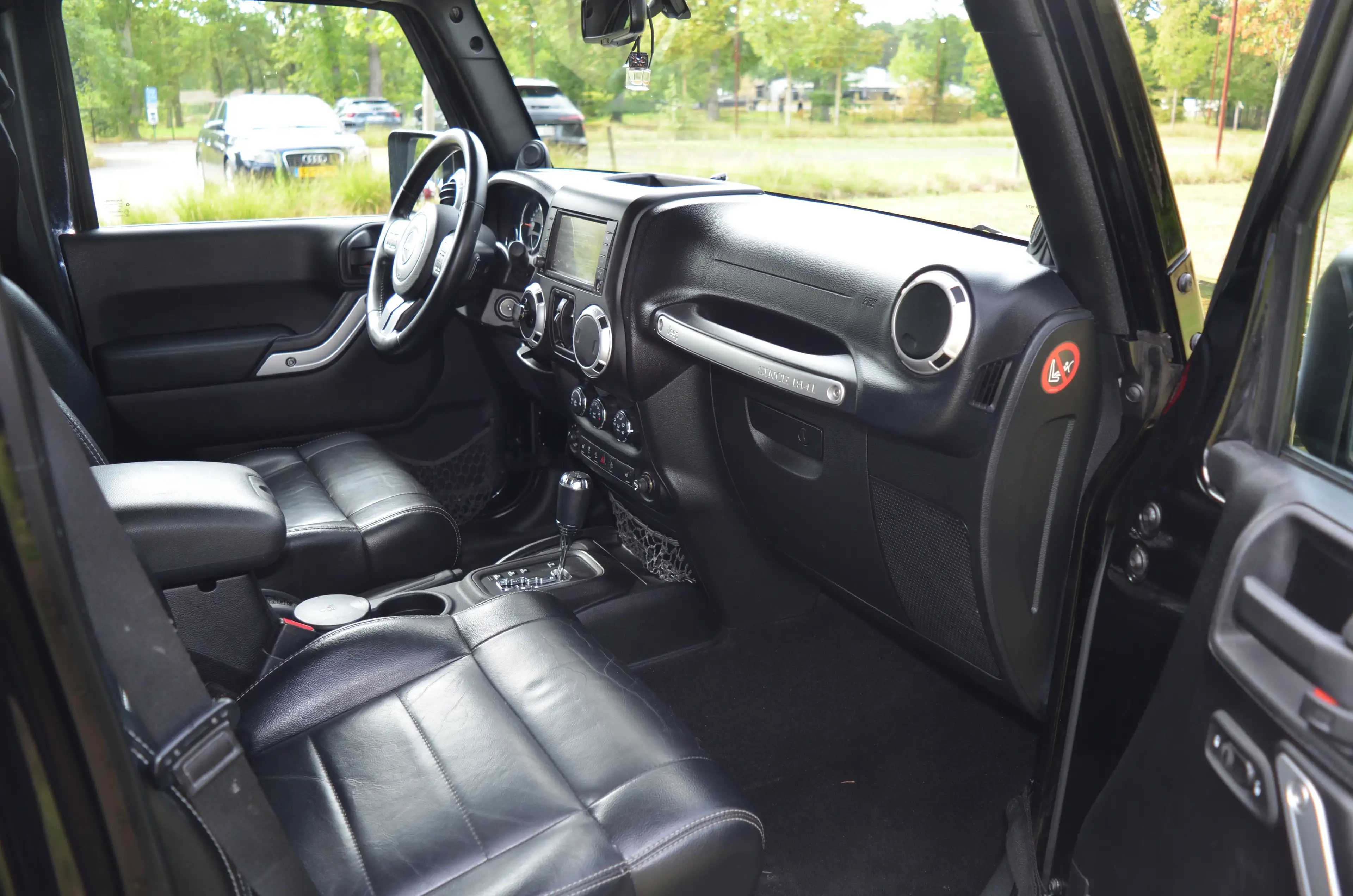 Jeep Wrangler 3.6 Sahara — photo 12