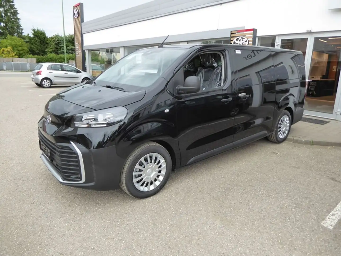 Toyota Proace Verso 2,0 D-4D 145 L2 9-Sitz. Shuttle+Navi Чёрный - 2
