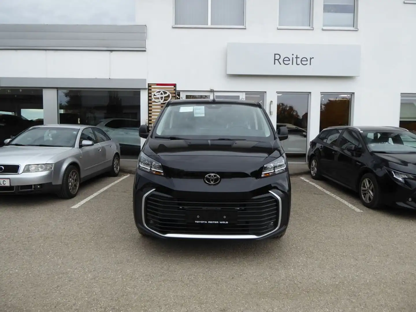 Toyota Proace Verso 2,0 D-4D 145 L2 9-Sitz. Shuttle+Navi Чёрный - 1