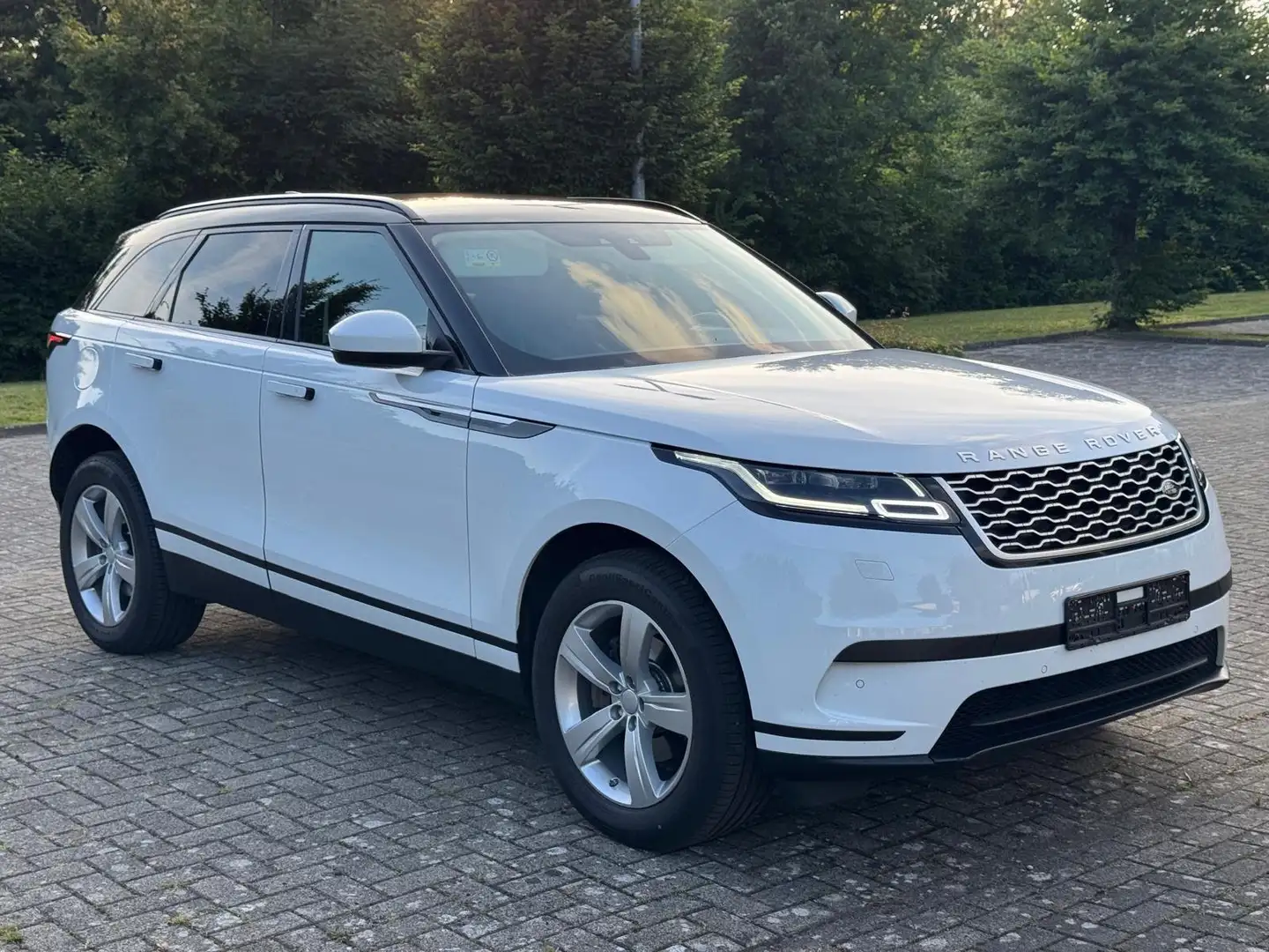 Land Rover Range Rover Velar 2.0D*4WD*KAMERA*MERIDIAN*LED*AHK* Weiß - 1