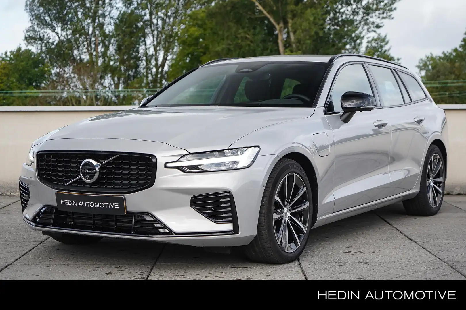 Volvo V60 2.0 T6 Plug-in hybrid AWD Plus Dark | 2000 kg trek Gris - 1