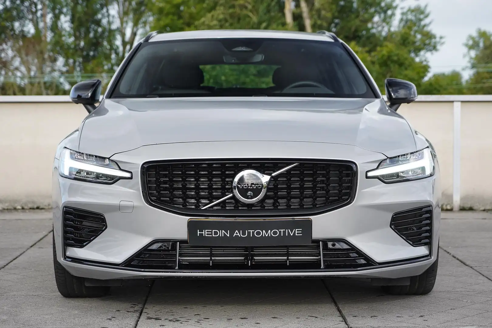 Volvo V60 2.0 T6 Plug-in hybrid AWD Plus Dark | 2000 kg trek Gris - 2