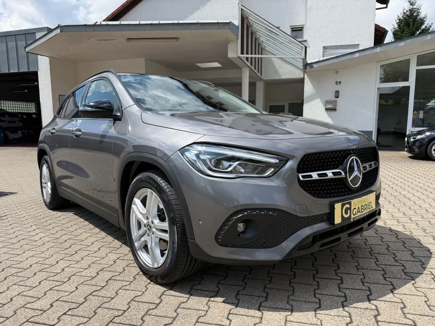 Mercedes-Benz GLA 200 d 4Matic Progressive LED Navi Pano Leder Gris - 1
