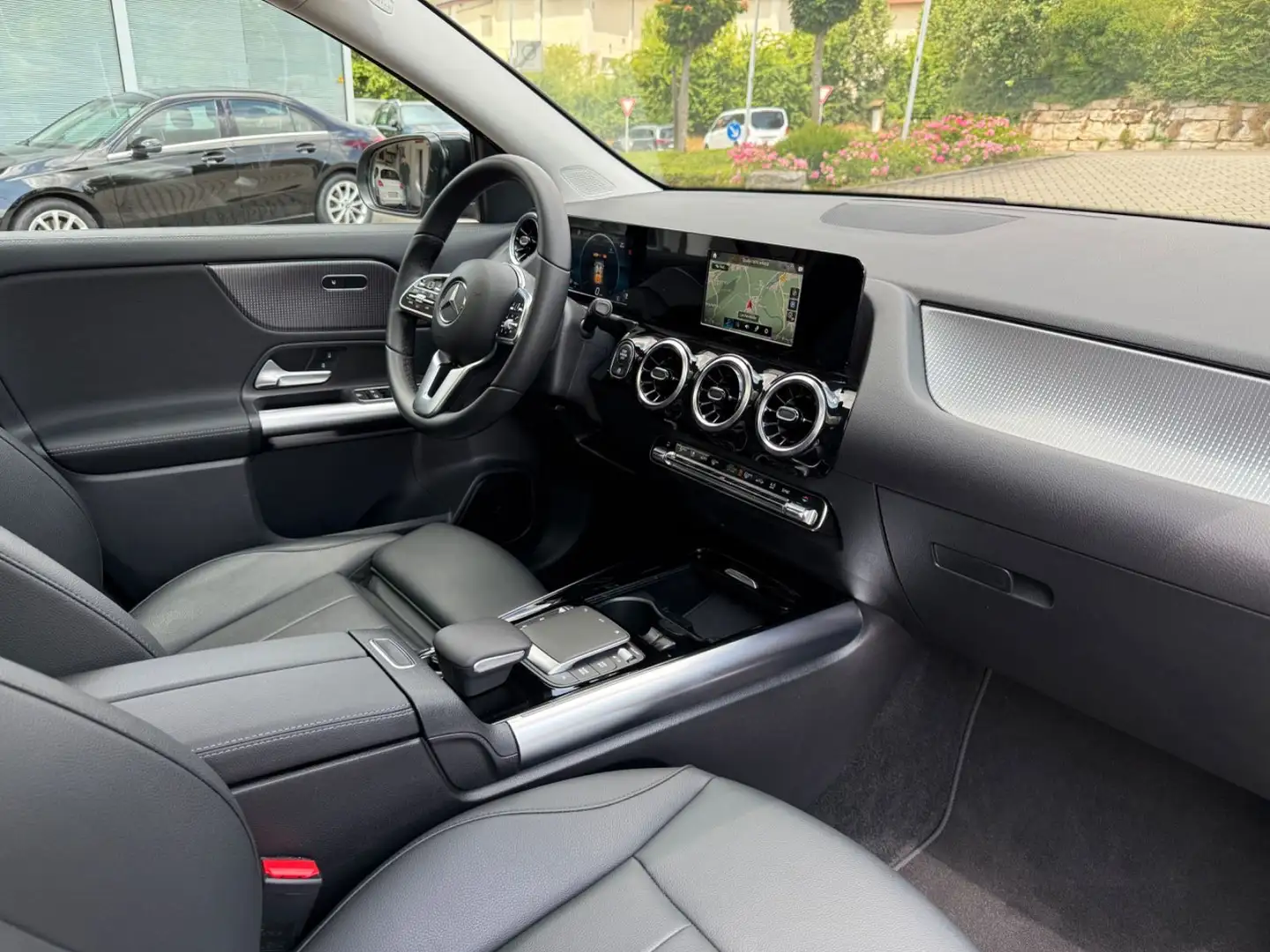 Mercedes-Benz GLA 200 d 4Matic Progressive LED Navi Pano Leder Gris - 2