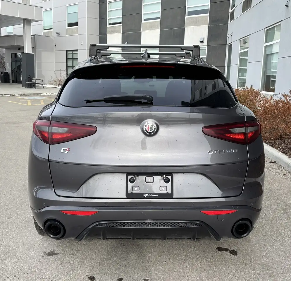 Alfa Romeo Stelvio снимка Alfa Romeo Stelvio