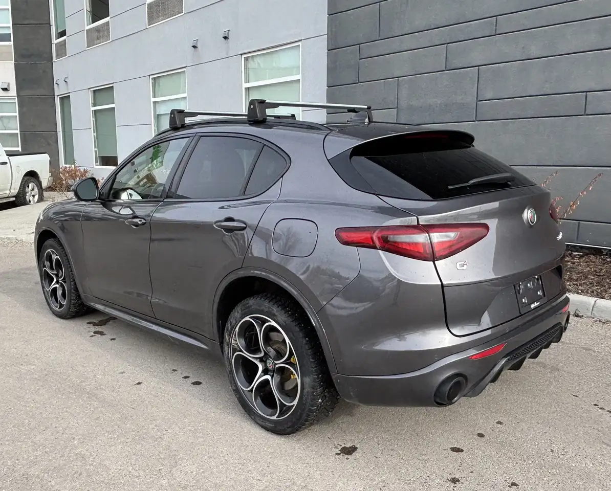 Alfa Romeo Stelvio снимка Alfa Romeo Stelvio