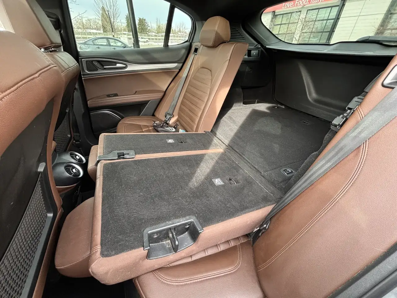 Alfa Romeo Stelvio снимка Alfa Romeo Stelvio