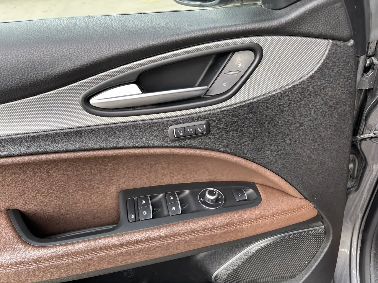 Alfa Romeo Stelvio снимка Alfa Romeo Stelvio