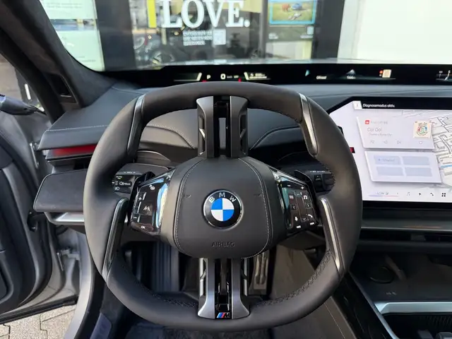 BMW 7 Series view 11