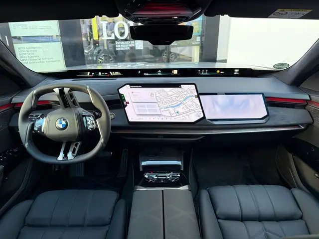 BMW 7 Series view 6