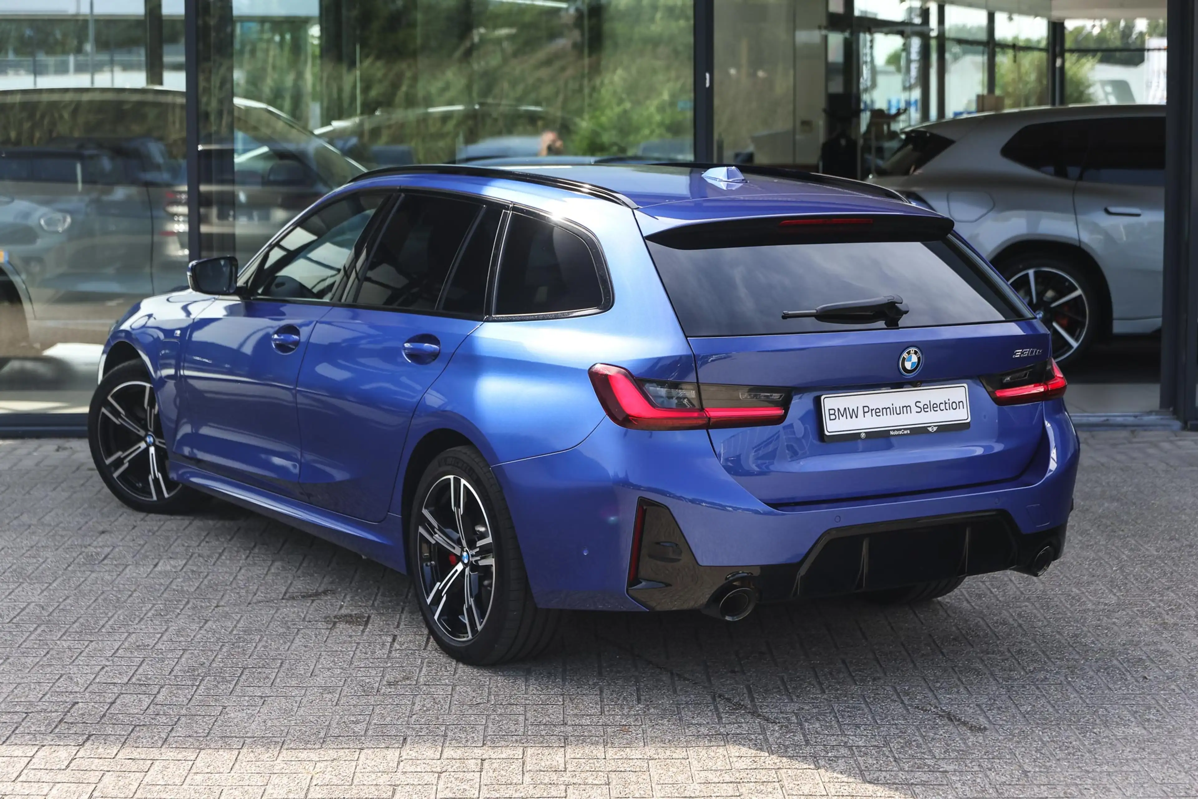 BMW 330 3 Serie Touring 330e M Sport Automaat / Sportstoel — photo 2