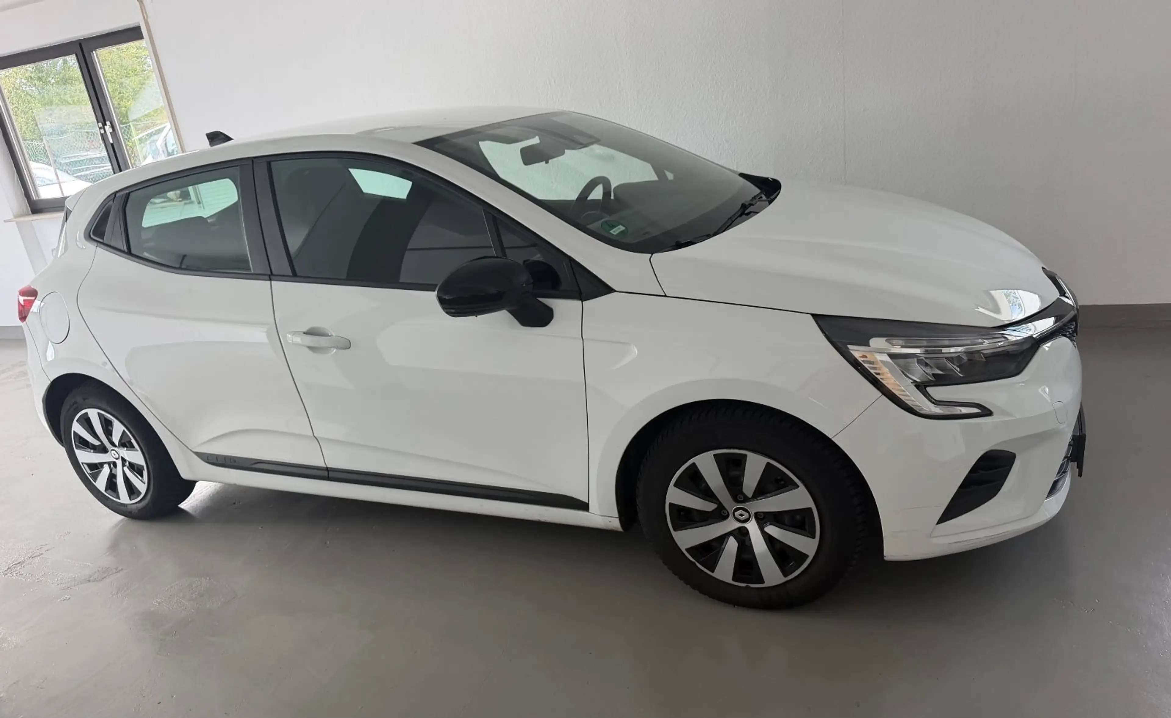 Renault Clio E-TECH Hybrid quilibre LED — photo 3