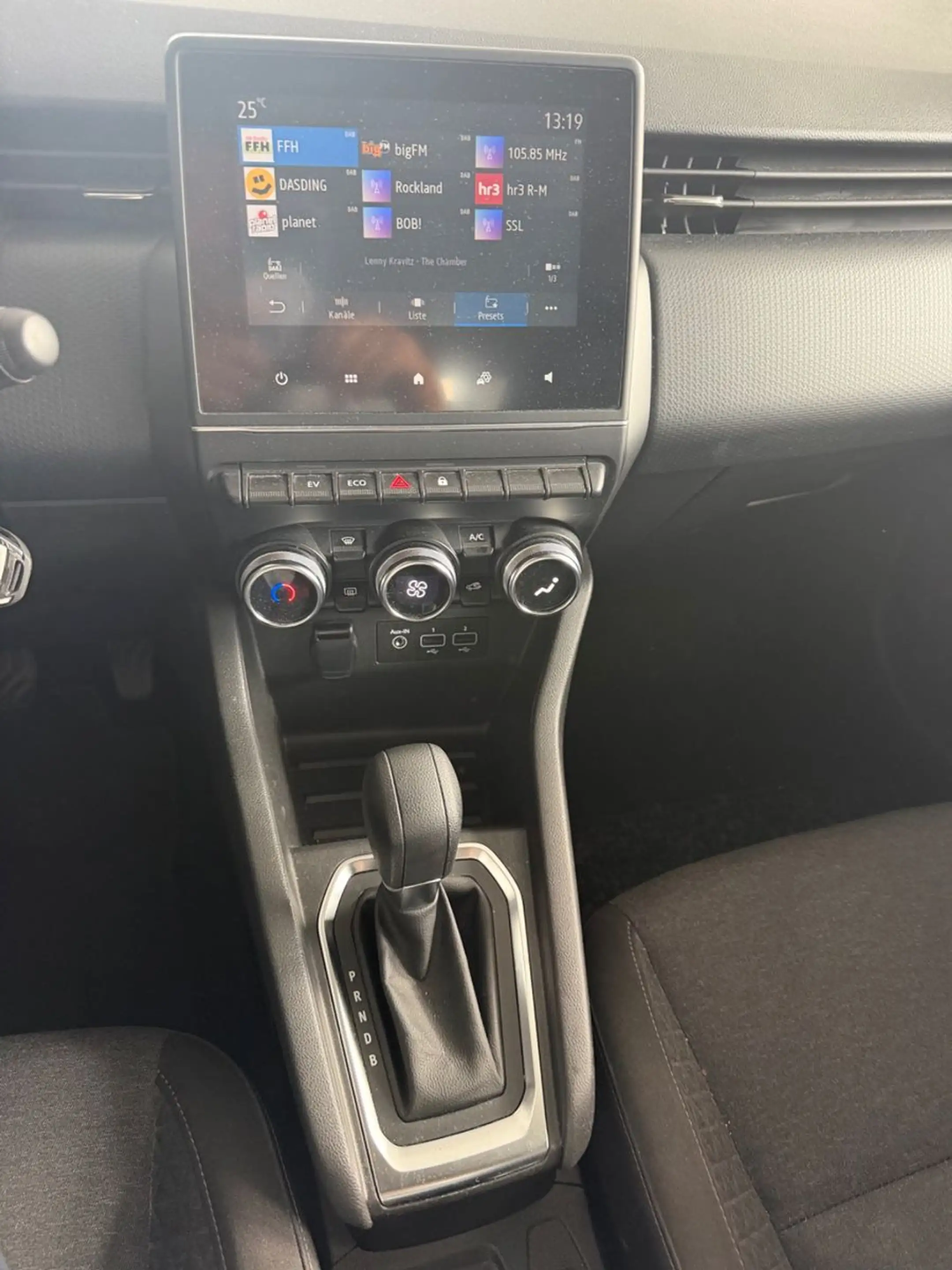 Renault Clio E-TECH Hybrid quilibre LED — photo 13