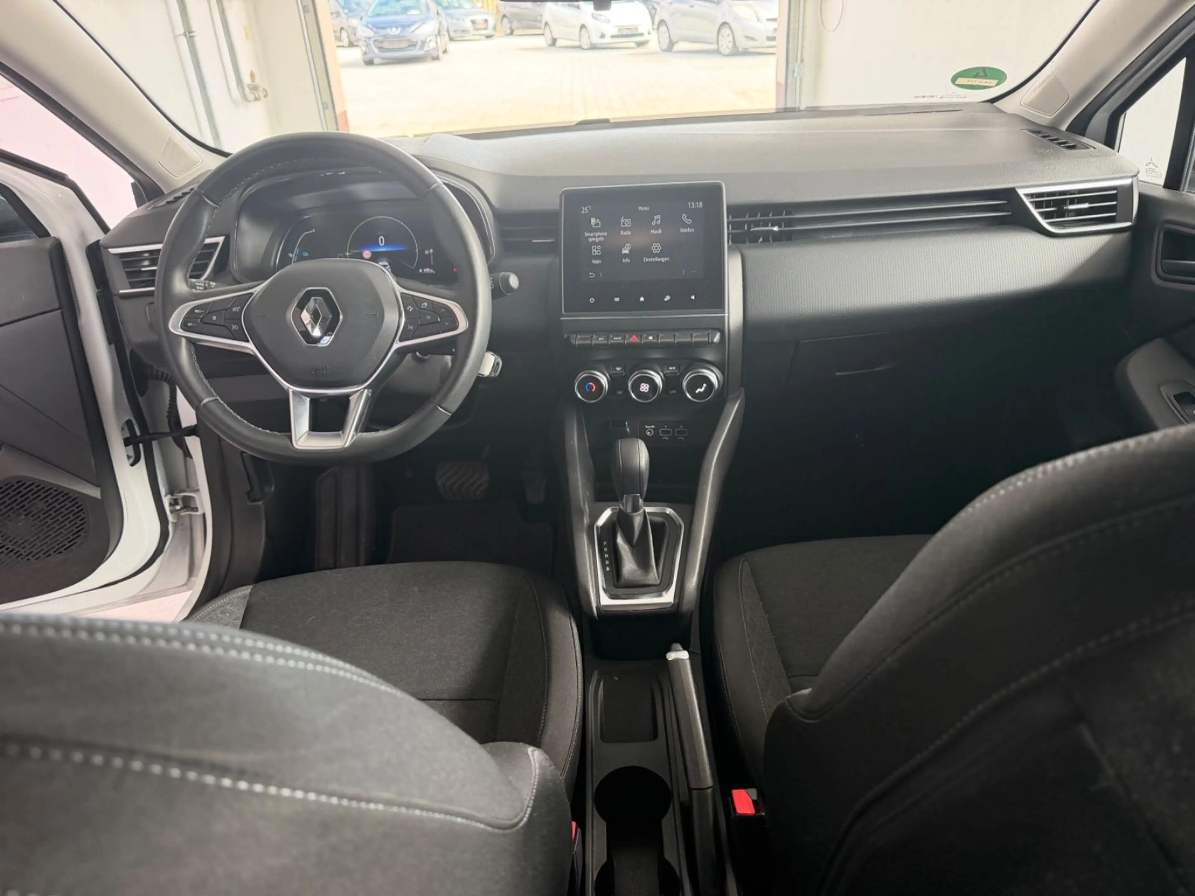 Renault Clio E-TECH Hybrid quilibre LED — photo 11