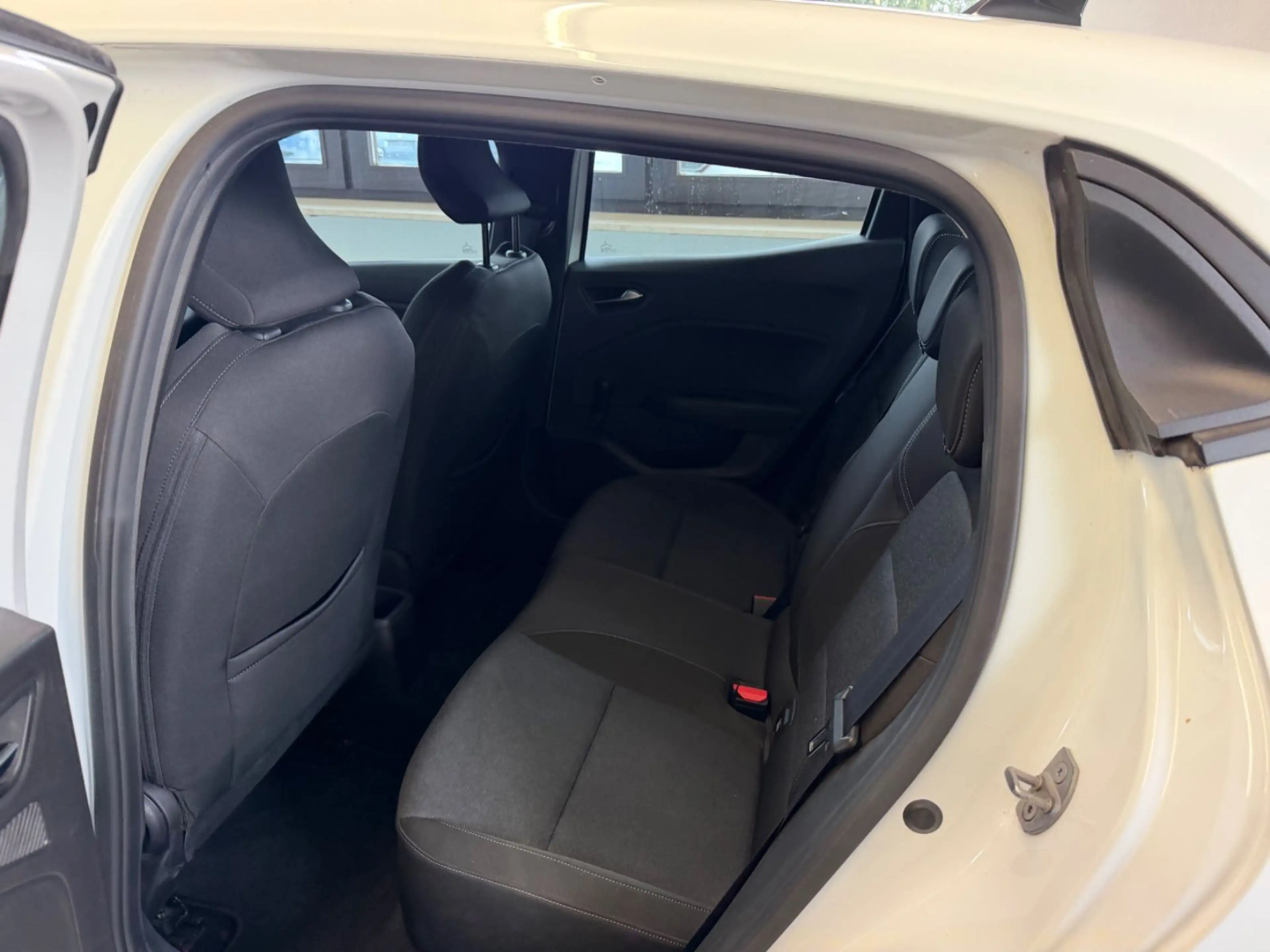 Renault Clio E-TECH Hybrid quilibre LED — photo 10