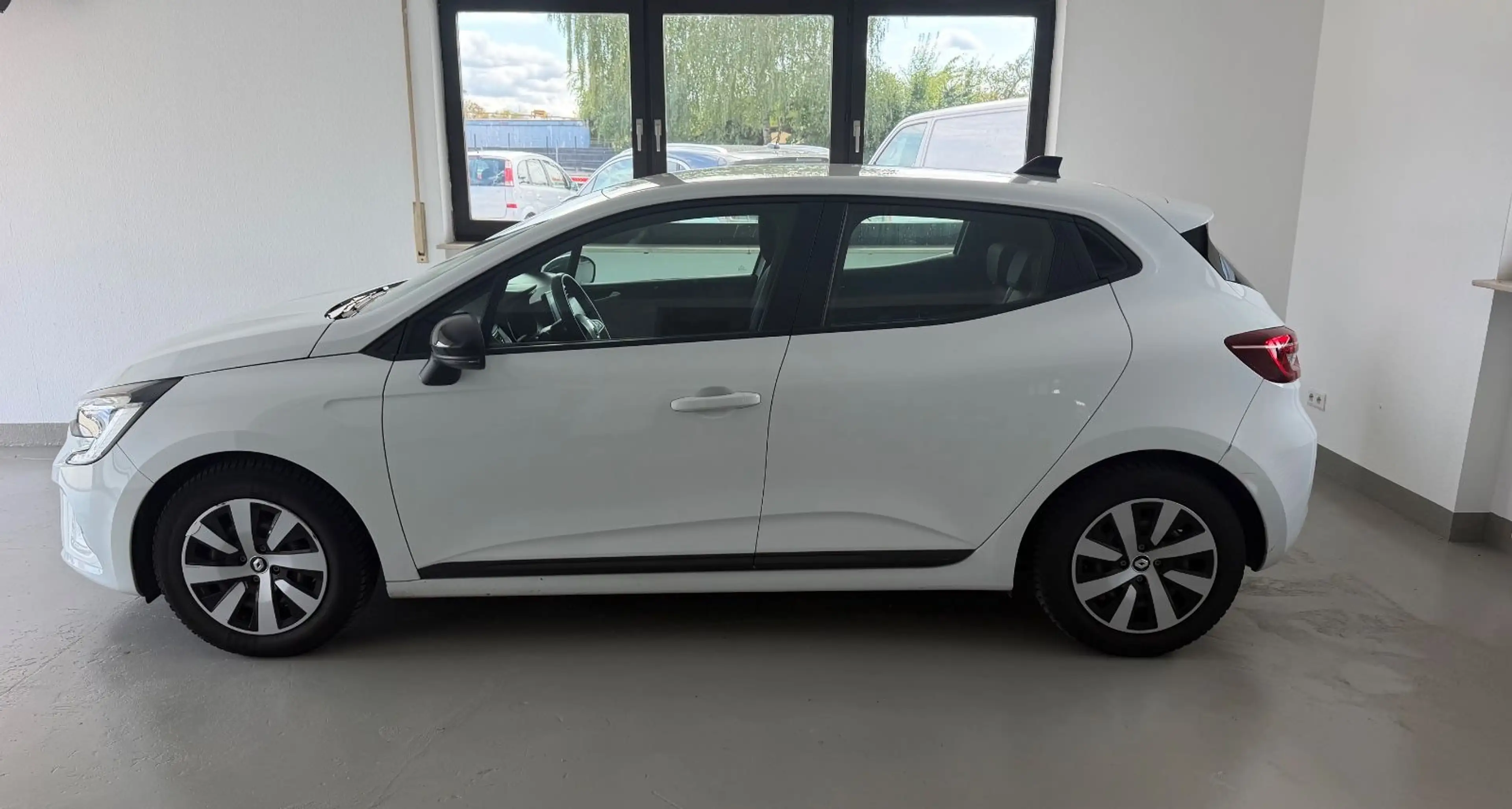 Renault Clio E-TECH Hybrid quilibre LED — photo 5