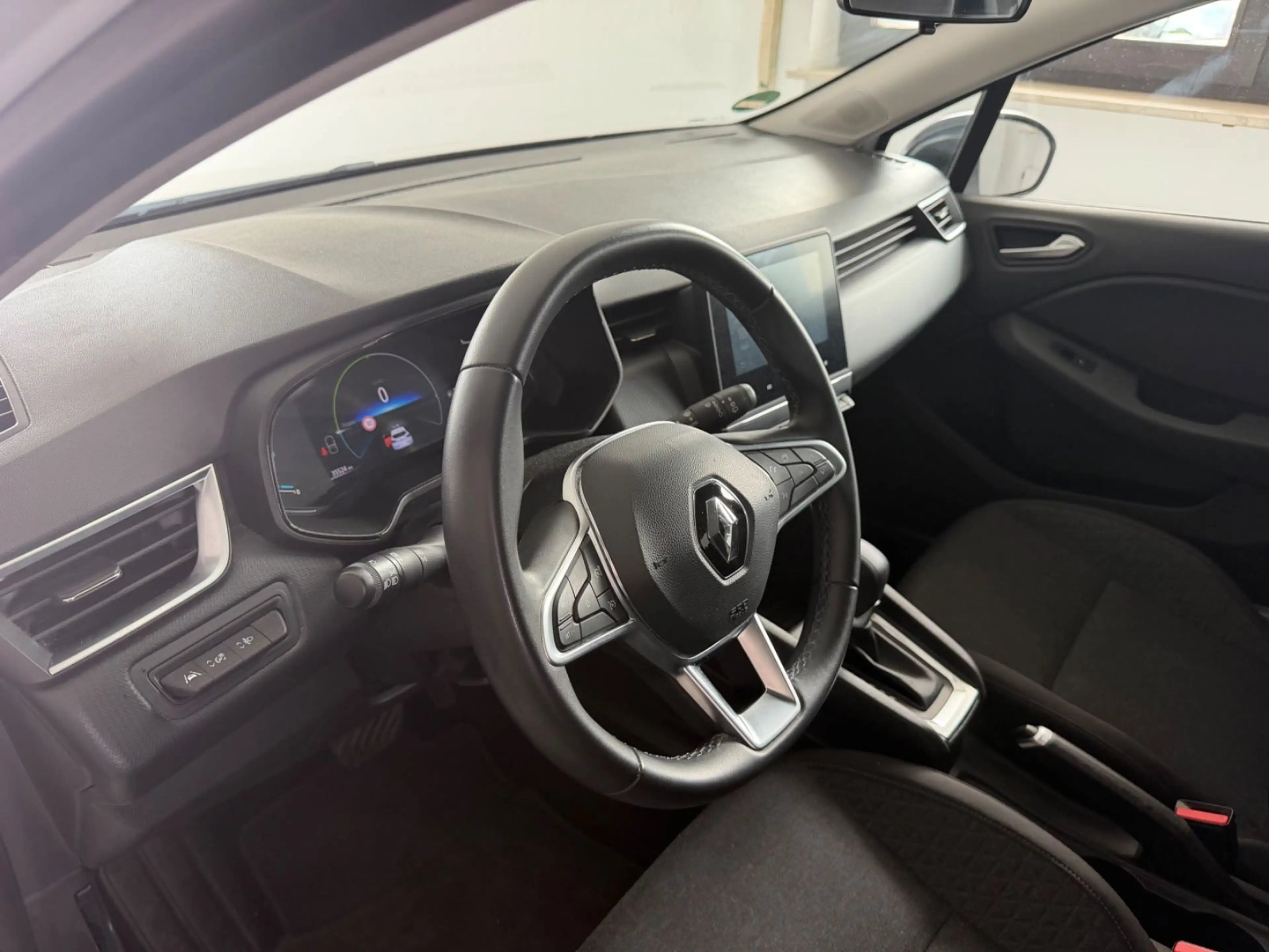 Renault Clio E-TECH Hybrid quilibre LED — photo 8