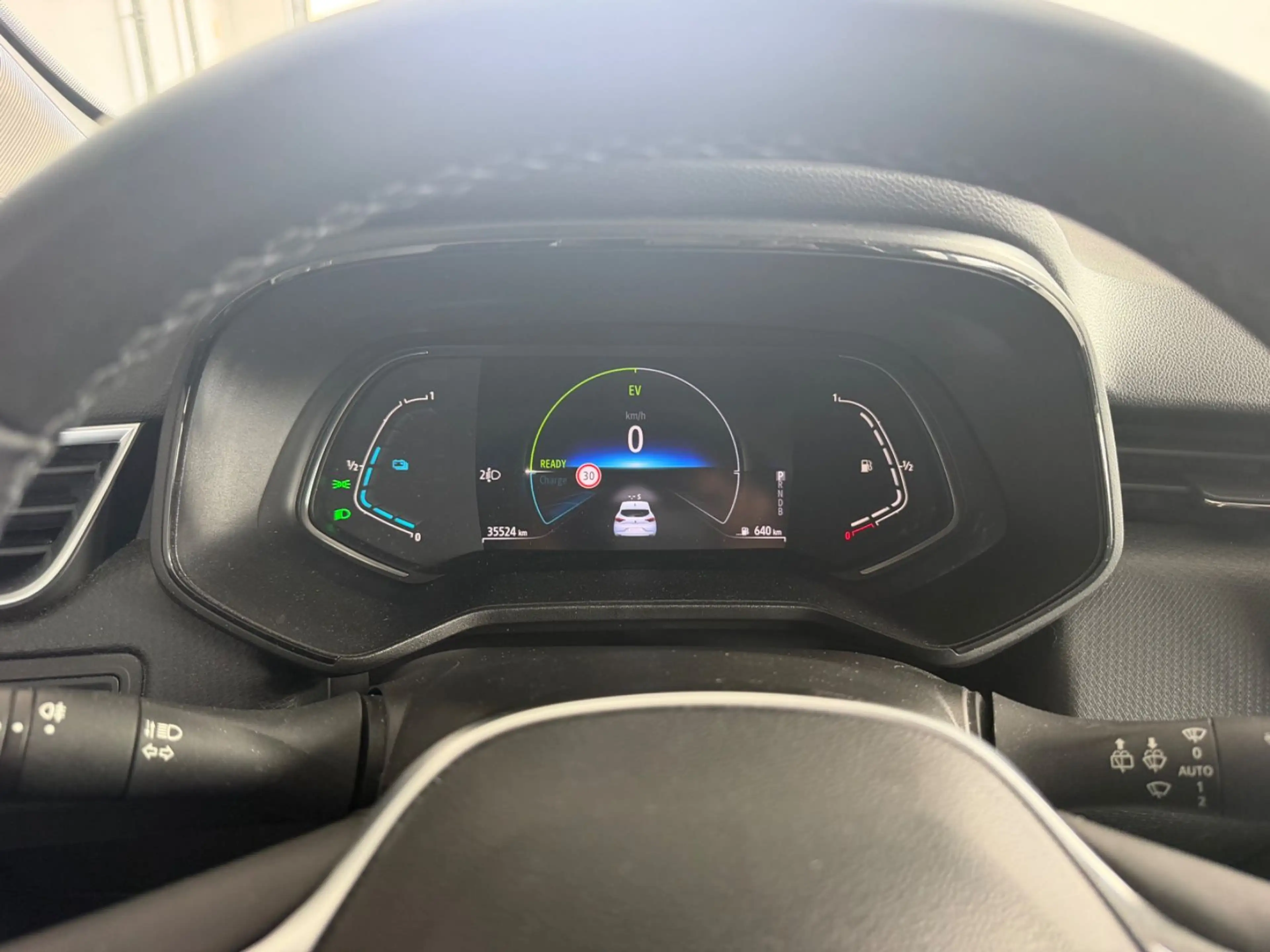 Renault Clio E-TECH Hybrid quilibre LED — photo 12