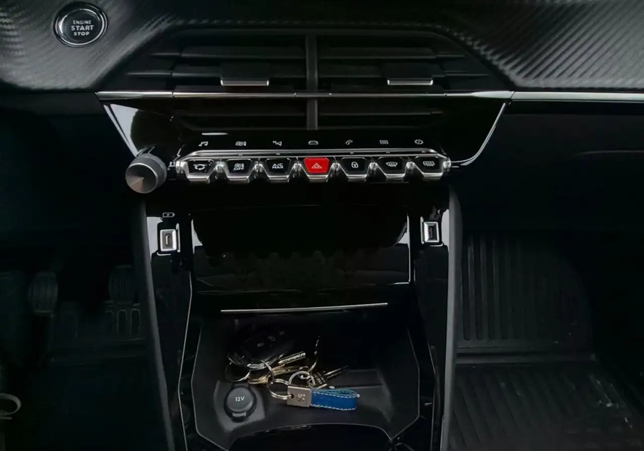 Peugeot 208 208 — photo 25