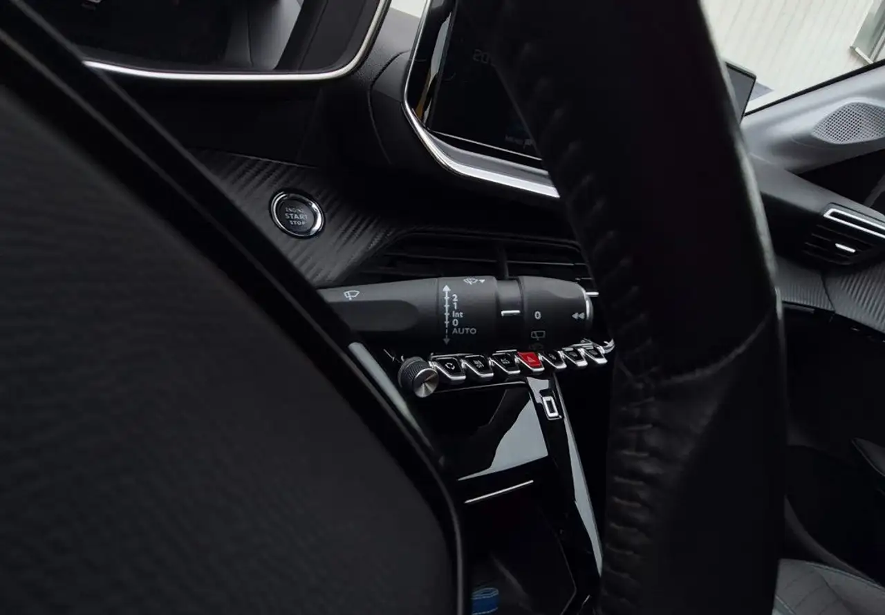 Peugeot 208 208 — photo 19