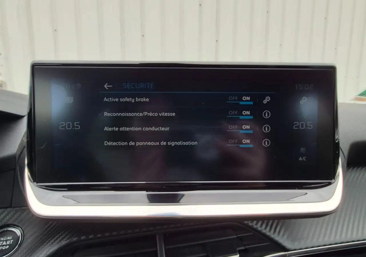 Peugeot 208 208 — photo 30